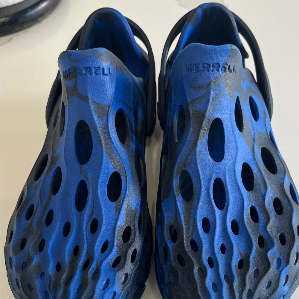 Merrell Kid’s Hydro Moc size kids 5 blue designed for days in or around water.